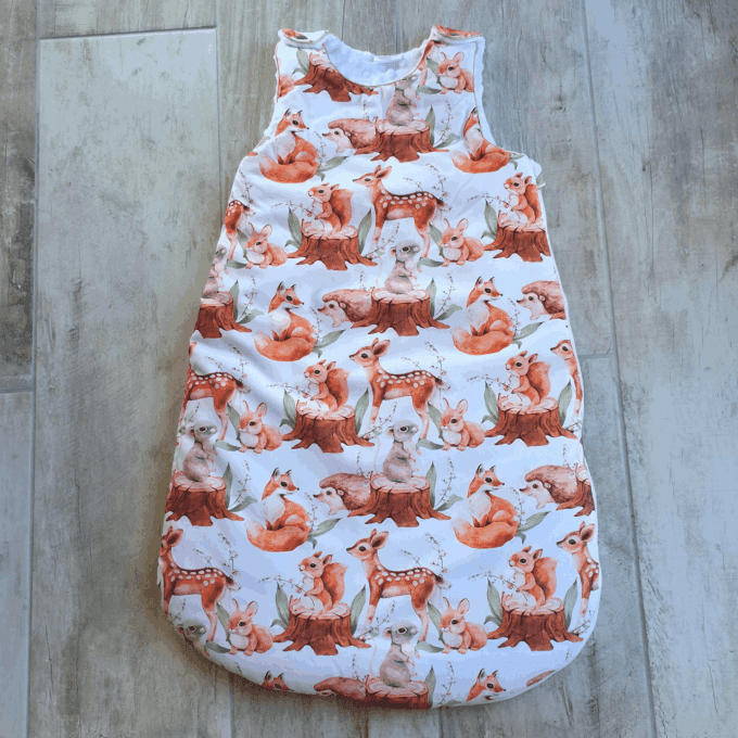 Gigoteuse biches forêts