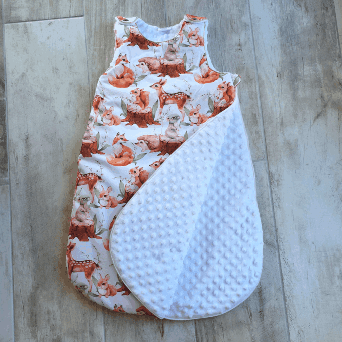 Gigoteuse biches forêts